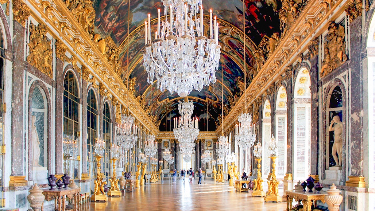 https://cdn-imgix.headout.com/media/images/fd27fc11c2f2aa3fe1bdf7bbffe5105e-24553-FromParis-VersaillesPalaceTicketwithAudioGuide-004.jpg?ar=16%3A9&auto=format&crop=faces&fit=crop&h=687.6&q=90&w=1222.3999999999999