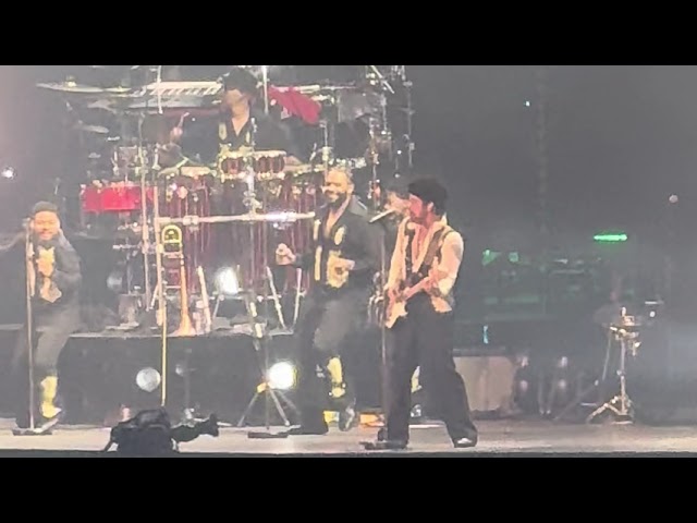 Bruno Mars “Marry You” Live in Las Vegas – Opening Night of The Romantic Tour