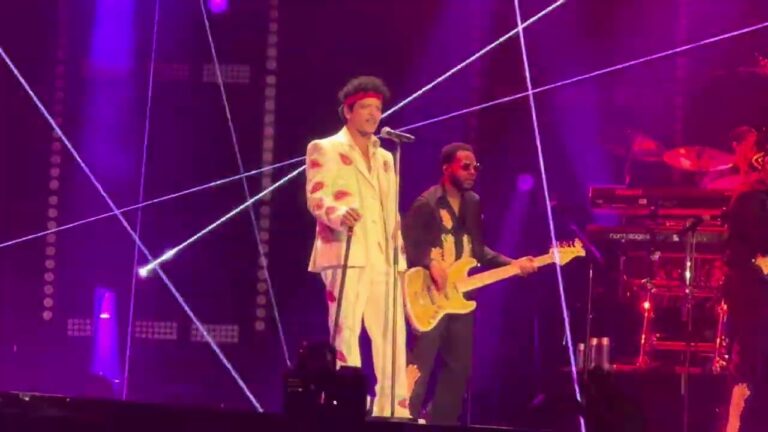 Bruno Mars “Uptown Funk” Live in Las Vegas – Night Two of The Romantic Tour