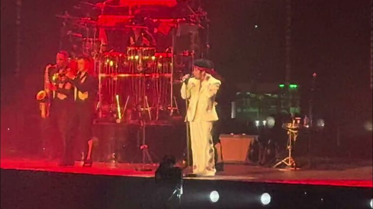 Bruno Mars “Uptown Funk” Live in Las Vegas – Opening Night of The Romantic Tour