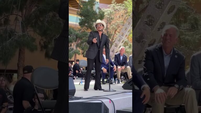 More of Bruno Mars talking on stage during the Bruno Mars Day celebration in Las Vegas. 🖤✨