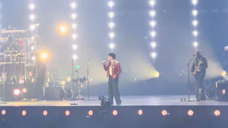 Silk Sonic “Leave The Door Open” Live in Las Vegas – Opening Night of The Romantic Tour