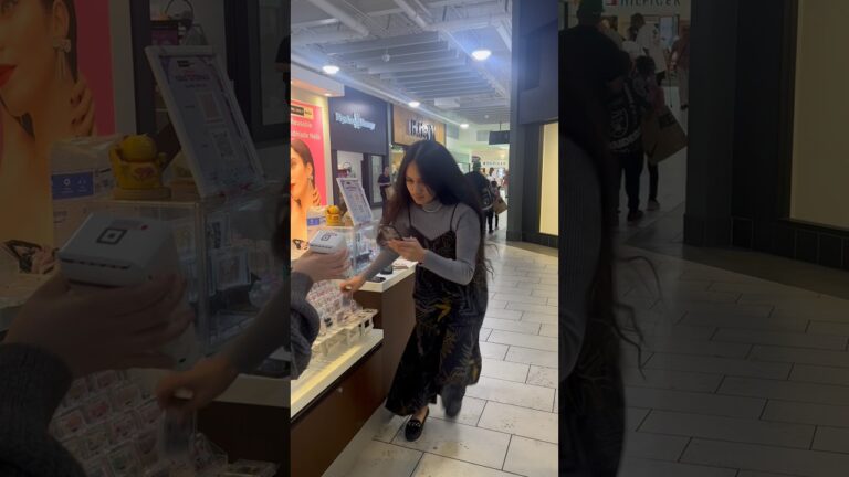 Welcome visit us at South Outlets, Las Vegas #vegasnails #theonlynails #handmadenails #pressonnails