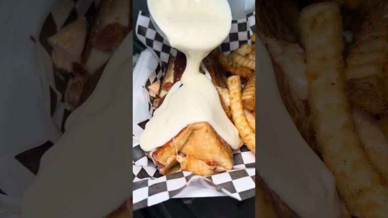 Best Las Vegas late night food truck #303inthecut #vegaseats #lasvegasfood #cheesesauce