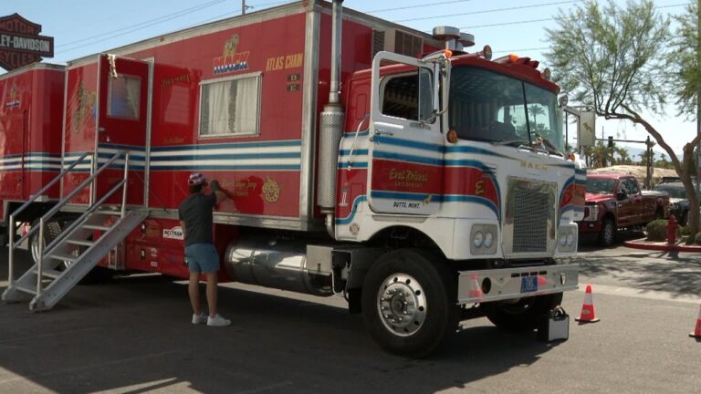 Evel Knievel Mack truck arrives in Las Vegas
