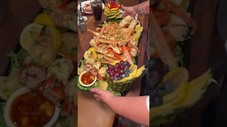 Las Vegas is insane 😳 The famous lobster buffet at Palms AYCE lobster buffet is so popular they