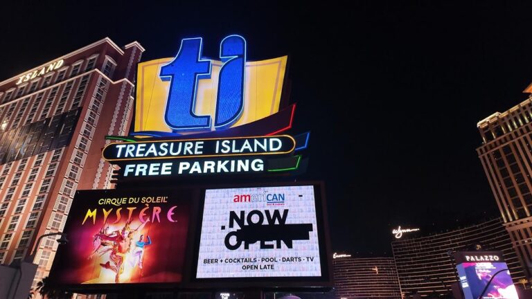 Treasure Island Las Vegas Saturday night
