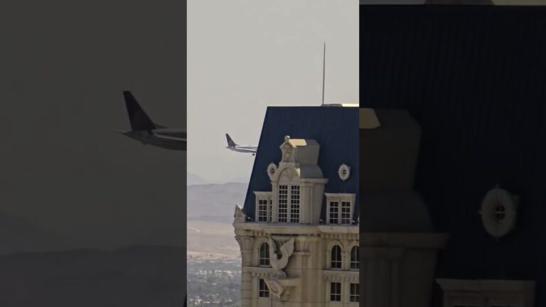 United Airlines 737 Landing in Las Vegas  ✈️ #shorts #subscribe #viral #travel #trending
