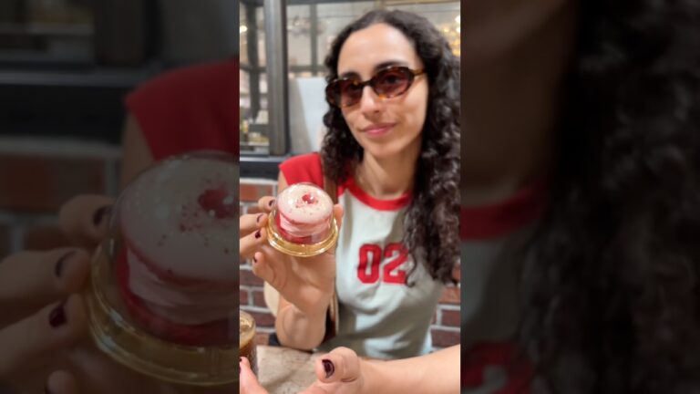 VIRAL Strawberry Macaron in Las Vegas #mukbang