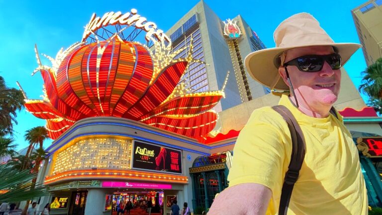 Walking tour of the Flamingo hotel in Las Vegas