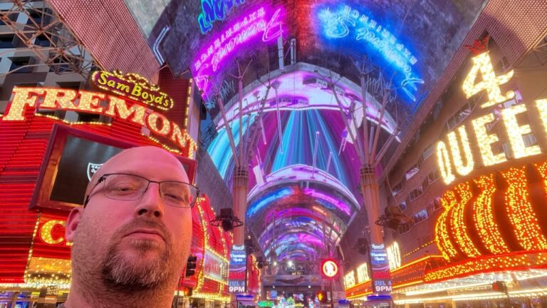 BIG T LAS VEGAS FREAKMONT STREET SCHMOKIN SATURDAY
