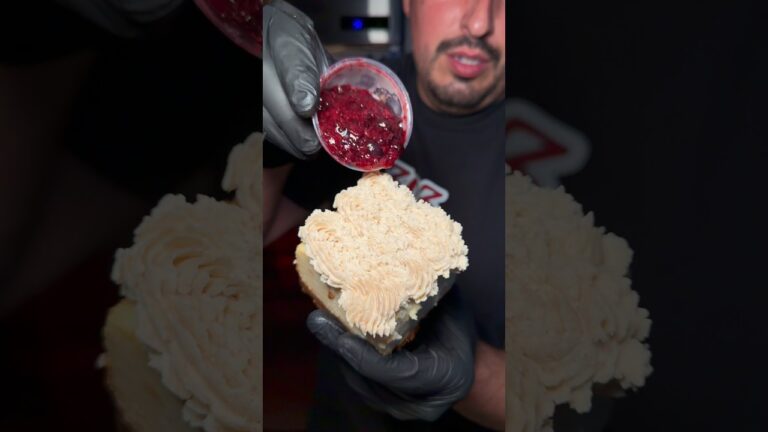 Best cheesecake in Las Vegas #303inthecut #vegaseats #lasvegasfood #cheesecake