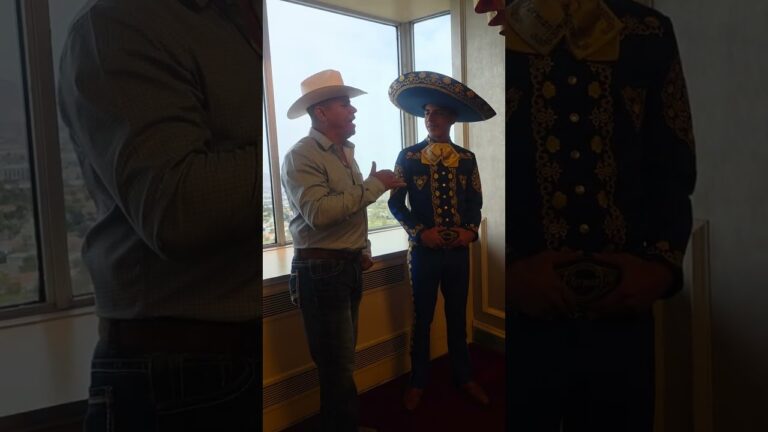 El prisionero de Sinaloa acompañando a un jovencito en Las Vegas nevada.