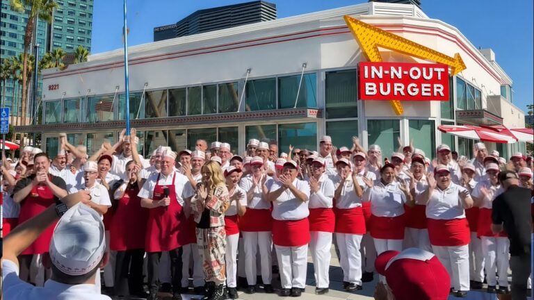 GRAND OPENING of the World’s Biggest In-N-Out Burger Restaurant Now Open in Las Vegas Nevada