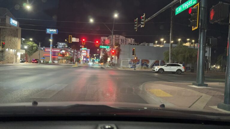 Late night. Mid night. What is Happening in Las Vegas – Live Trour – Food and Casinos