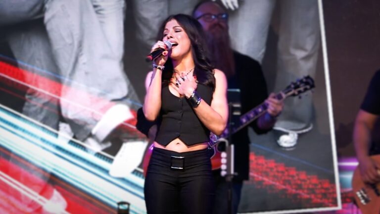 Love Hurts – Nazareth – Sara Loera (live at Mondays Dark, Las Vegas)