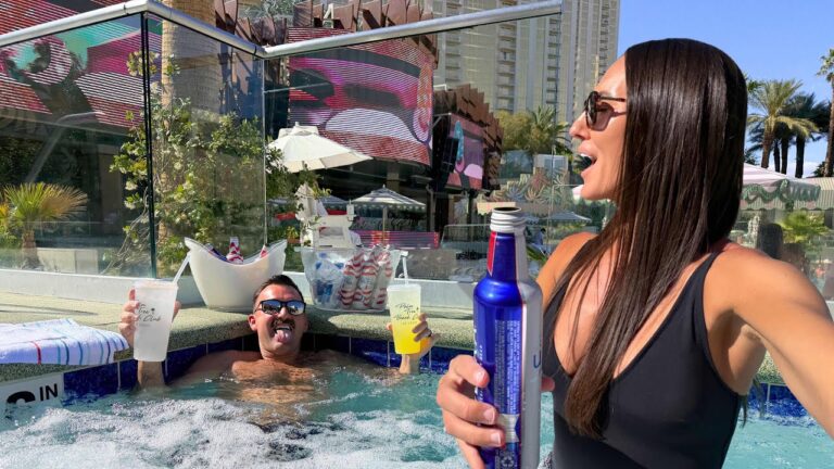 We go to a LAS VEGAS Pool Party | Palm Tree Beach Club 🌴