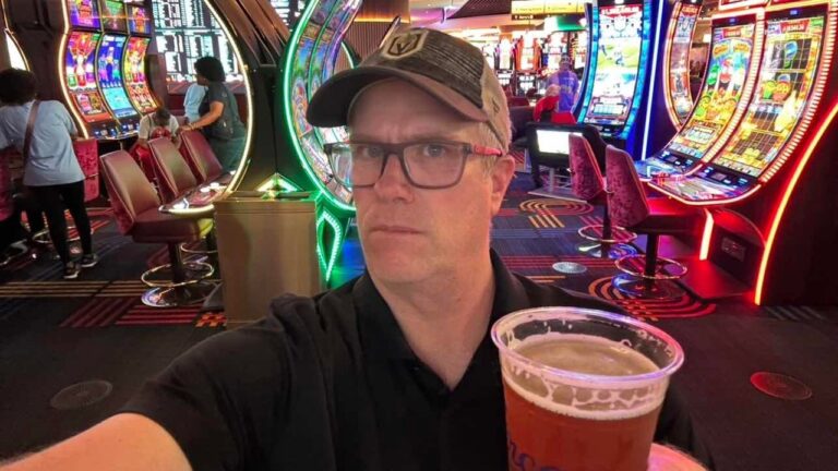 Chilling Out on a Sizzling Hot Sunday In Vegas | Fremont Live