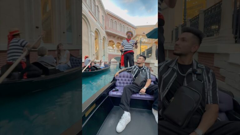 Have you ridden a gondola in Las Vegas? 🇮🇹 🛶  #HostedByTheVenetian📍Grand Canal Shoppes