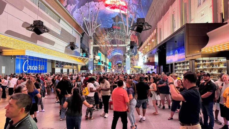 IRL Vegas Vibes on a Sunday Night | Fremont Street