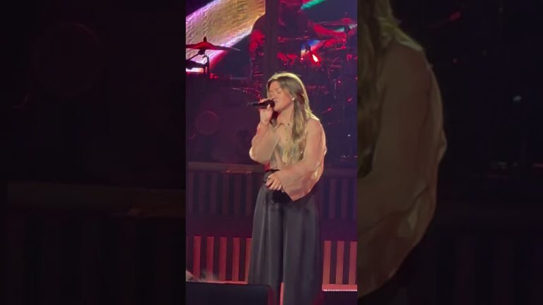 Kelly Clarkson Performs “Miss Independent” Live in Las Vegas! | 7/17/26 #Shorts