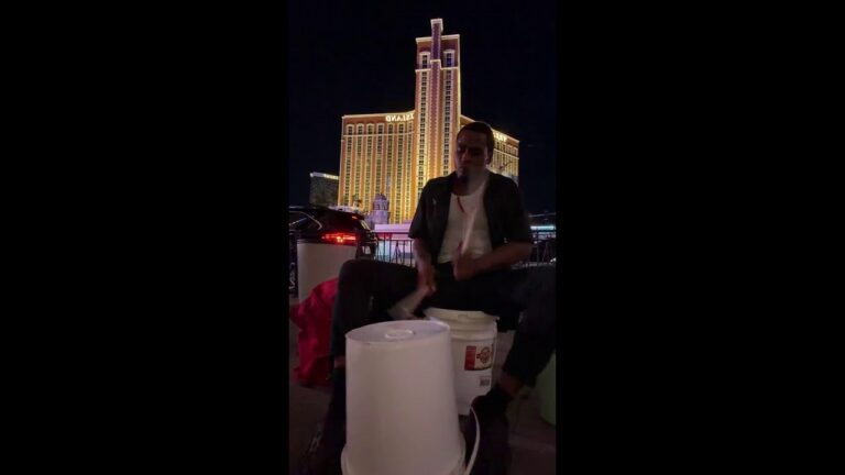 Live streaming of 1MRED bucket drumming on The Las Vegas Strip