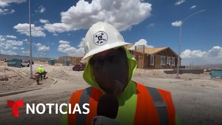 Los obreros de Las Vegas pasan extenuantes jornadas bajo el calor extremo | Noticias Telemundo