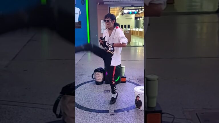 The Michael Jackson Street Performer Las Vegas Tourists Can’t Stop Filming #subscribe #shorts #mj