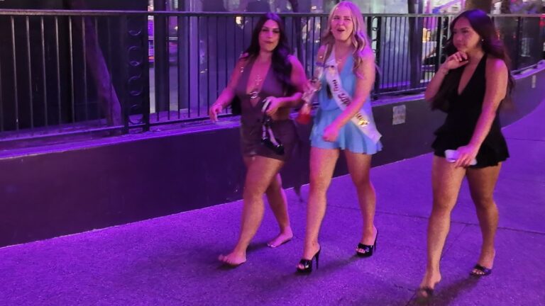 Walking the Las Vegas Strip Flamingo 2 Caesars on 7/11 in 4k around 1215am-People watching/showgirls