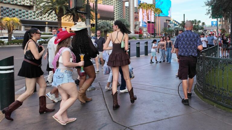 Walking the Las Vegas Strip Park MGM to Caesars on 7/20 in 4k around 710pm -People watching/cowgirls