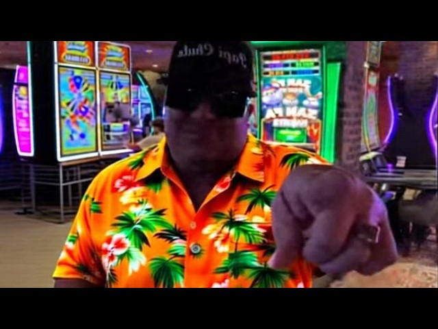freemont street down town VIA LAS VEGAS PERFORMANCE, AND BAND AND MUSIC AND MORE 😎🤙📞🔥🎹🎵🎶🎤🎼