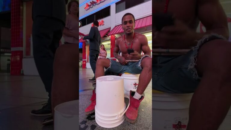 1mred is live Bucket Drumming On the las Vegas strip ❤️👑🖍️