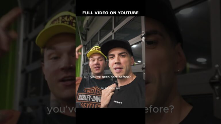 A LAS VEGAS MANGI IL POLLO MENTRE GIOCHI A PICKLEBALL