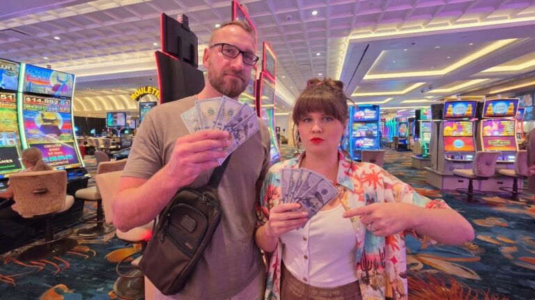 EPIC Slot Machine Battle in Las Vegas!