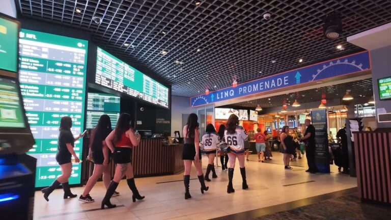 Linq and Linq Promenade Las Vegas Friday night