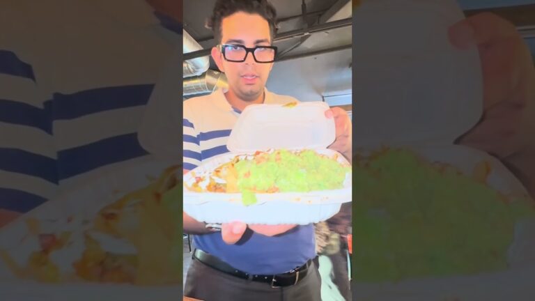 Mexican green chili in downtown Las Vegas? #foodiechronicles #mexicanfoodblogger #mexicangreenchile