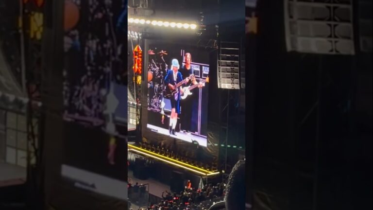 The first riff of If You Want Blood set Las Vegas on fire! 🔥 #ACDC #IfYouWantBlood