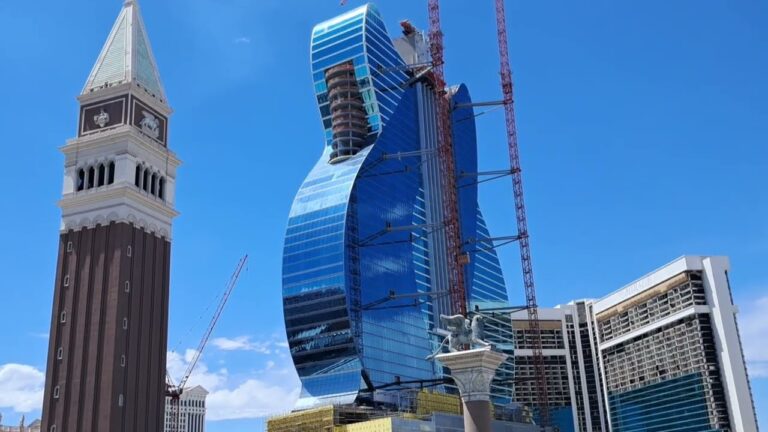 Views From The LAS VEGAS STRIP VLOG. Monday August 24, 2026. #lonewulfrick2026