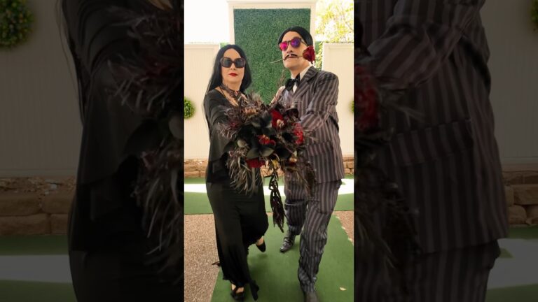 Have a creepy and kooky wedding in Las Vegas with the Addams family 🖤