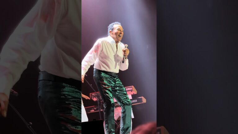 Smokey Robinson🇺🇸 Performing “My Girl” in Las Vegas🇺🇸              #concert #smokeyrobinson #soul