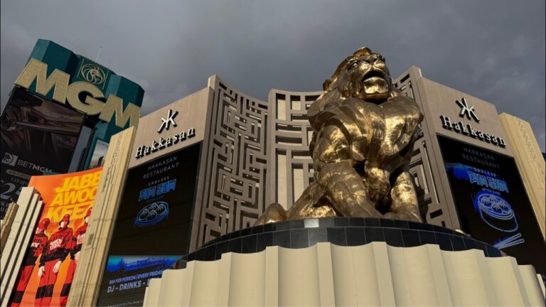 Checking Out The Las Vegas Strip on a Saturday Afternoon Live