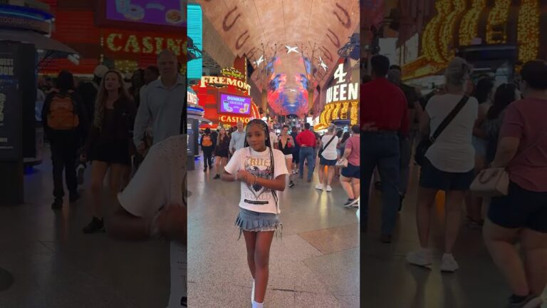 Dice rollin onna Las Vegas strip tonighttt😛🙈💞🫶🏽#draft #fyp #lasvegas #littlemissaria #blowmeup