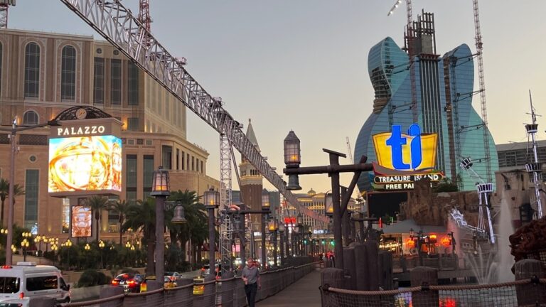 Evening stream on the Las Vegas strip