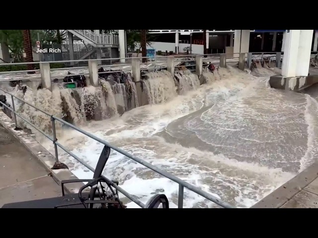 Flash flooding hammers Las Vegas