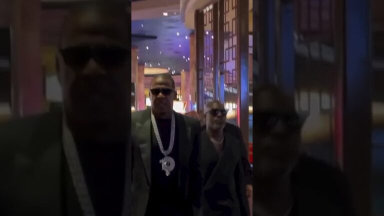 JAYZ STROLLED THRU LAS VEGAS…