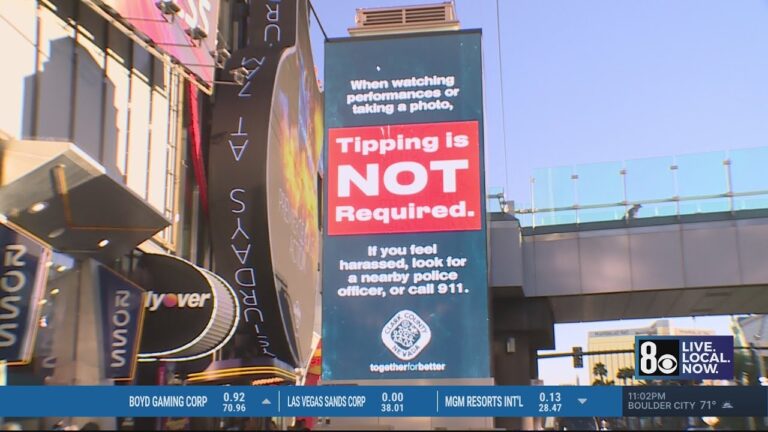 New warnings about tipping street performers displayed on the Strip