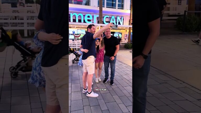 Royal Crawl bar experience in Las Vegas most affordable way to party & drink downtown on strip Linq