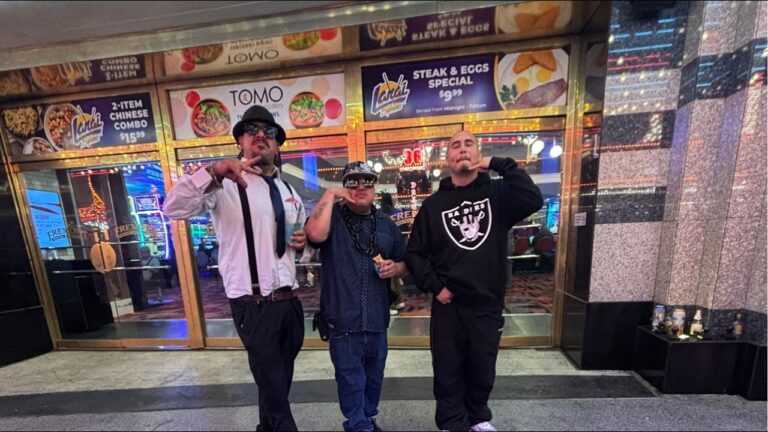 fremont street experience with back at it like a crack at it live performance😎🔥🤙📞🎹🎸🎼🦍las vegas 702